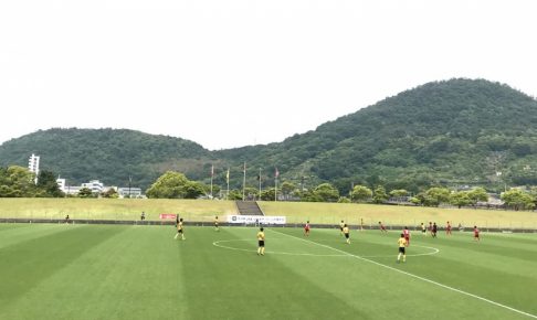 皇杯全日本サッカー選手権大会の1回戦が香川県総合運動公園（生島メイン）写真
