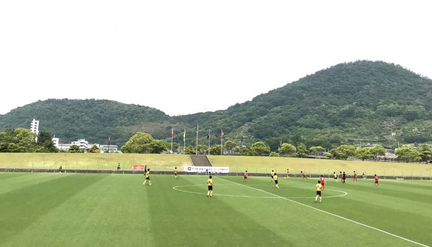 皇杯全日本サッカー選手権大会の1回戦が香川県総合運動公園（生島メイン）写真