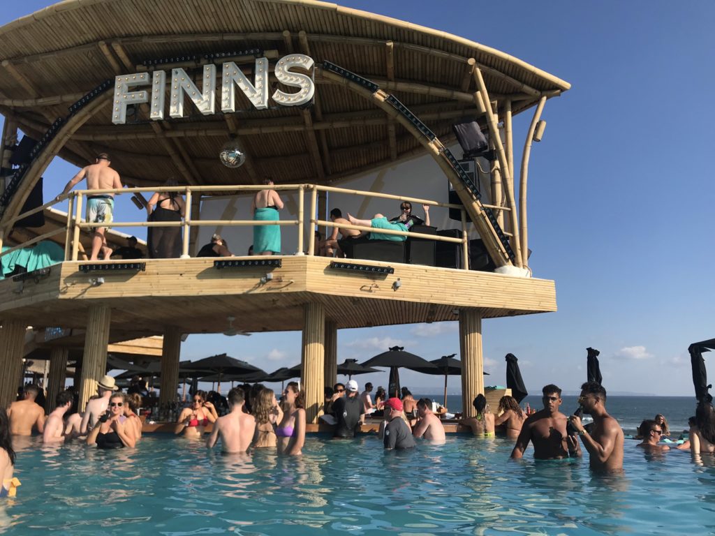 Finns Beach Club（フィンズ・ビーチ・クラブ）プール