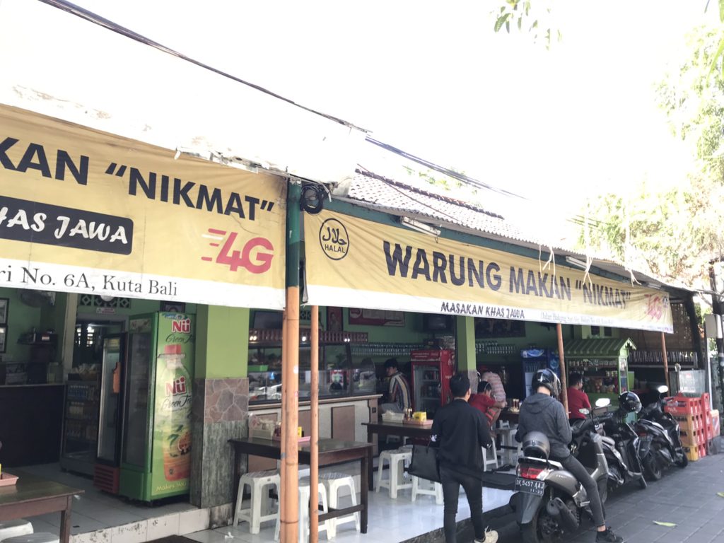 バリ島 クタの街を散策 ワルンニクマット（WARUNG NIKMAT）