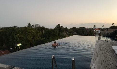 アートテル サヌール バリ（ARTOTEL Sanur Bali）のインフィニティプール