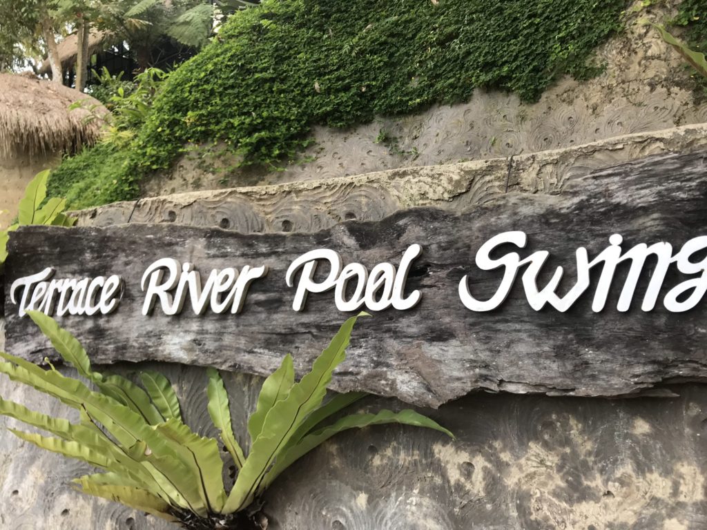 ウブドの絶景巨大ブランコ「Terrace River Pool Swing」